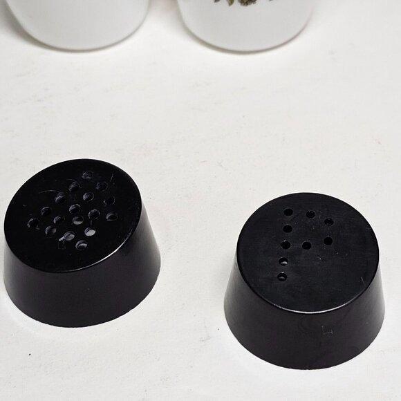 Vtg Van Pak Milk Glass Salt and Pepper Shakers Shaker Set vegetables Canada 1970 - Picture 6 of 6